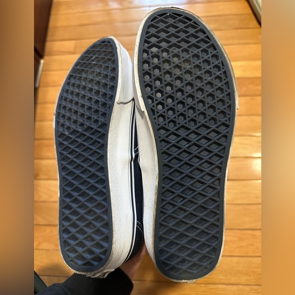 Vans - Picture 4 of 5